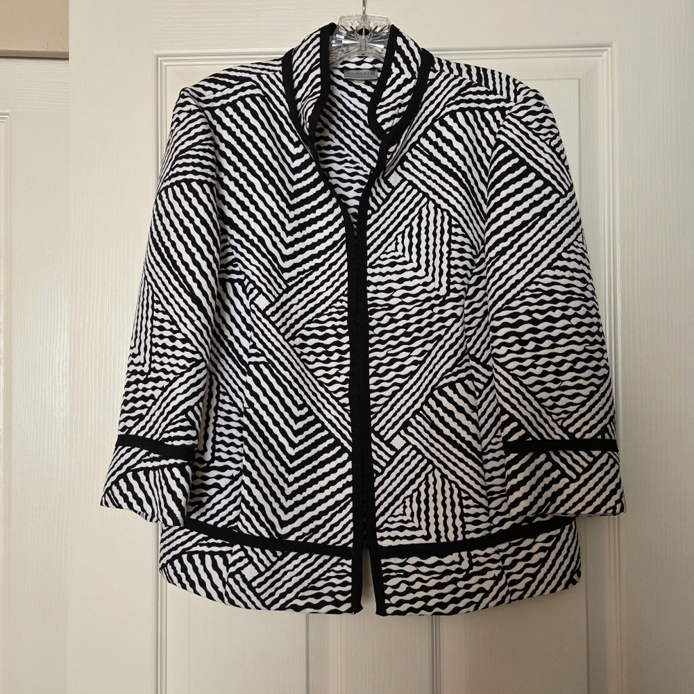 Chico's Black and White Geometric Jacket Size 1 (Chico's M-8)